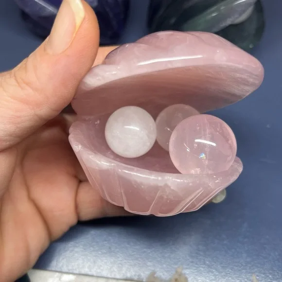 Fluorite Clamshell Carving - Picture 3 of 7